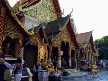 Temple Wat Doi Suthep (superbe)